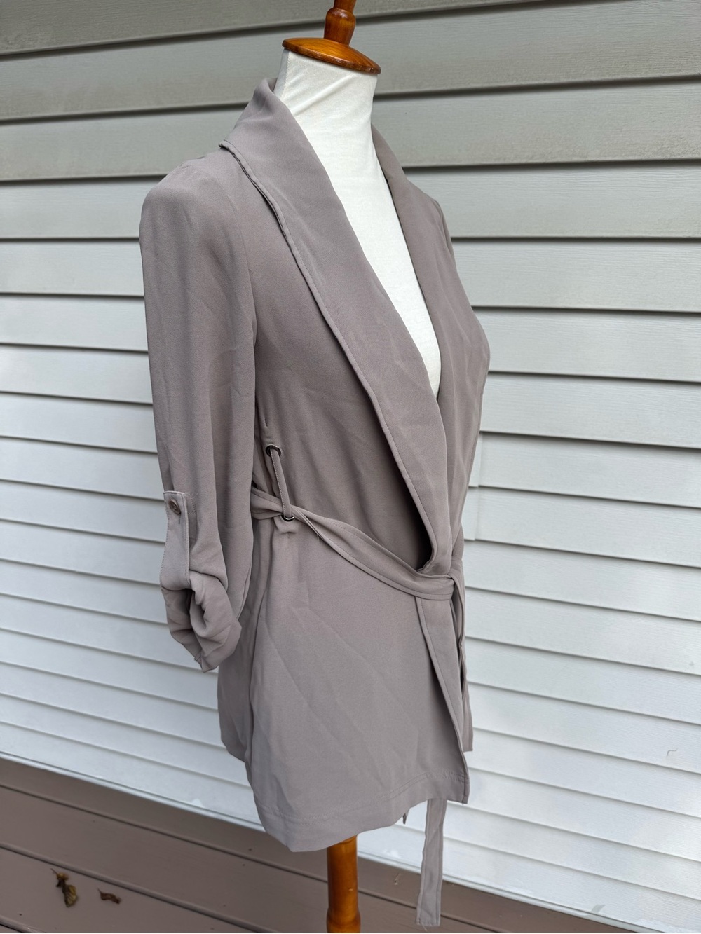 Tahari Jacket / blazer with belt